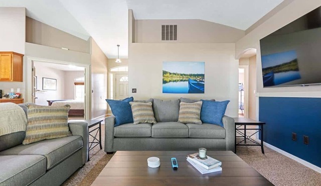 Family home -desirable neighborhood w/pool access