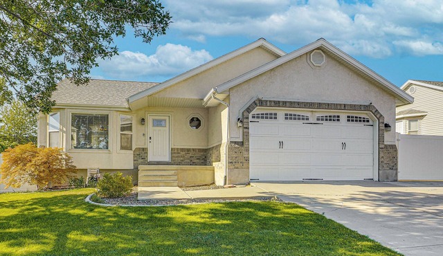Family Home w/Fenced Yard Between Provo & SLC!