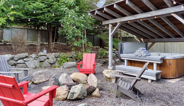 Family Home w/Kayaks, Hot Tub, Beach Access & Pickleball