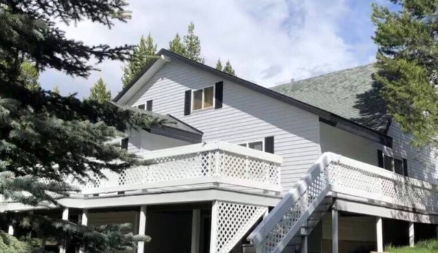 Family Reunion House-Sleeps 18- Hottub, Yellowston