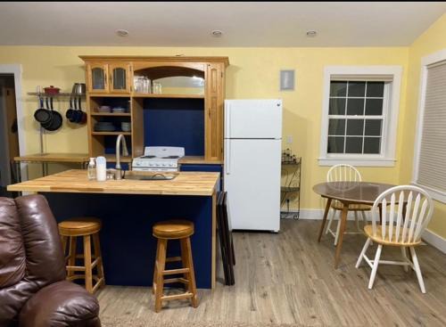 Farm Breakfast, Serene Escape, Hot Pools Nearby