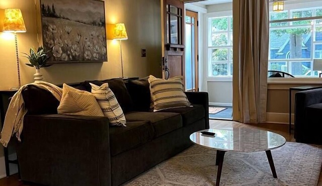 Major international sporting event, 4bd 2b close to UW, & light rail