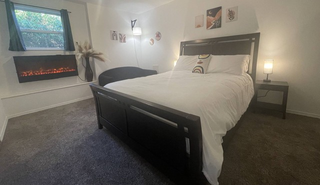 Finigins Hideaway Close to Airport/Free Parking, Laundry