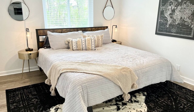 Five Points South | Vulcan’s Hideout B2 | King Bed