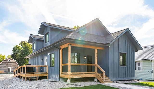Flathead Lake at Riverside Park: Large Groups - Steps to Main St & Boat Rentals