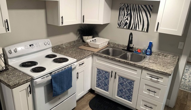 Flexible Stay, Near Hospital & Fairgrounds, W&D, 3 Queen Beds