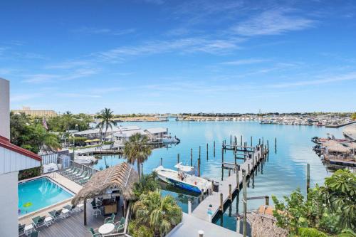 Florida - Spacious Updated Waterfront Condo 2x2 Pool Dock in Key West