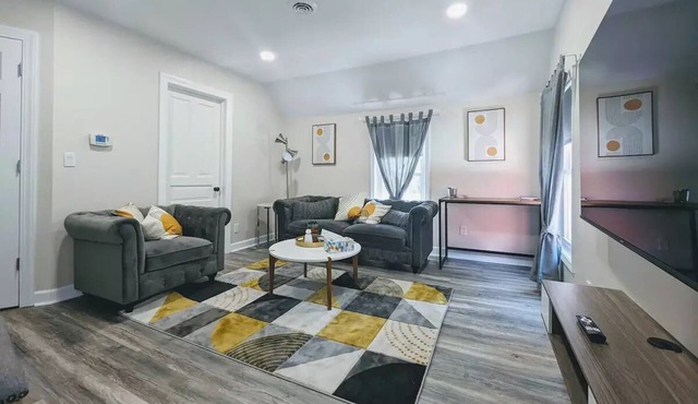 Flushing Centennial Farmhouse,Apt B-Fully stocked