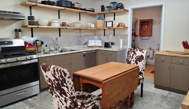 Fly-In Apartment with plenty of Mountains and outdoor activities to enjoy!