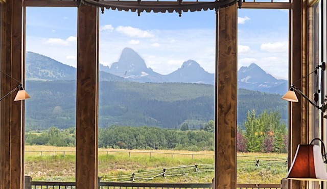 FOUR TETON VIEW in the heart of the Teton Valley