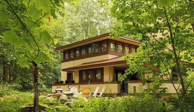Frank Lloyd Wright-Inspired Prairie Home | Official Fallingwater Lodging Partner in Bittinger