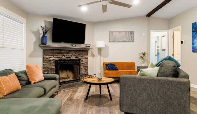 Franklin 4BR Escape, BBQ, Fire Pit, Sleeps 15
