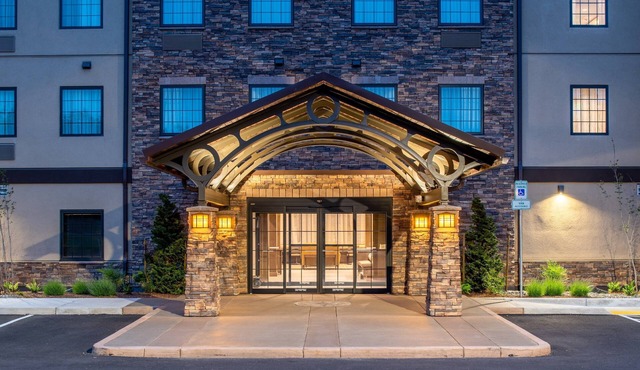 Free Breakfast. Pool. Gym. Great for Business Travelers!