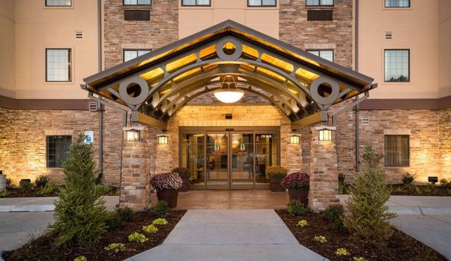 Free Breakfast. Pool. Great for Business Travelers!