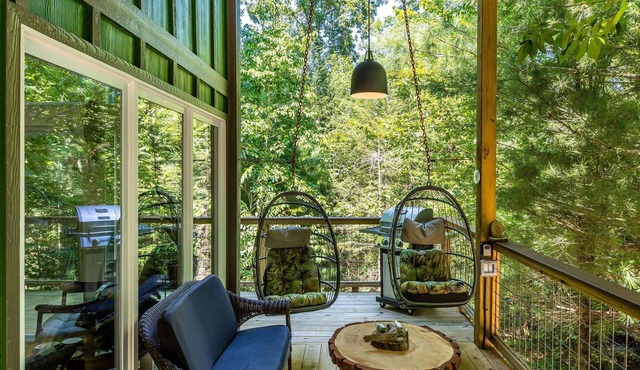 Free Ruby Falls Ticket & More - Hot Tub-Handcrafted Treehouse-Lookout Mountain-Romantic Getaway