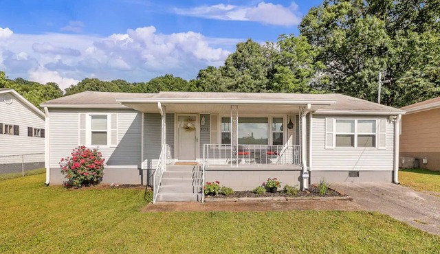 Free Ruby Falls Ticket & More- 5 miles to Chattanooga-Quiet Neighborhood, Dog-friendly w/Fence