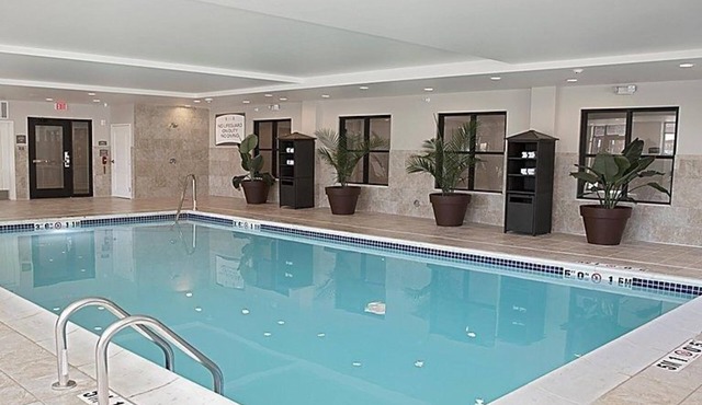 Free Wi-Fi, Free Breakfast + Indoor Pool | Suite with Roll-in Shower Near Sea Life Michigan