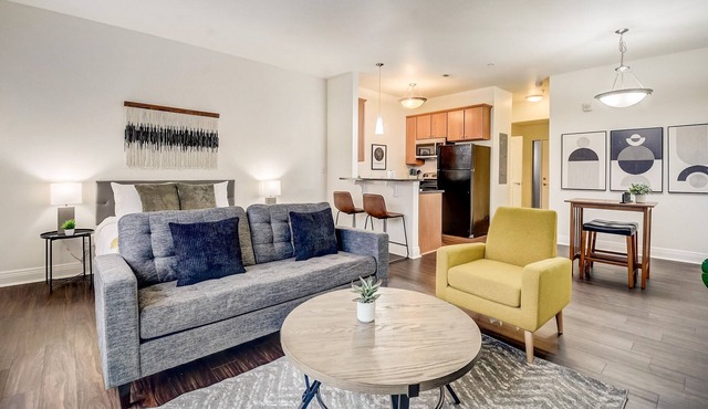 Frontdesk | Studio Apt by Indiana War Memorial