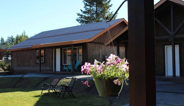 Full Kitchen, Gas Fireplace, 3 Bedroom, 2 Bath, WIFI