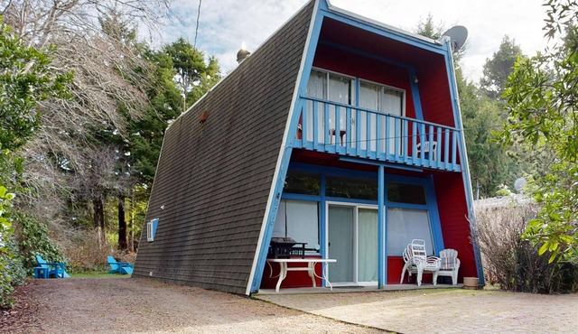 Fun and Unforgettable Beach House Dog friendly with a Great Location