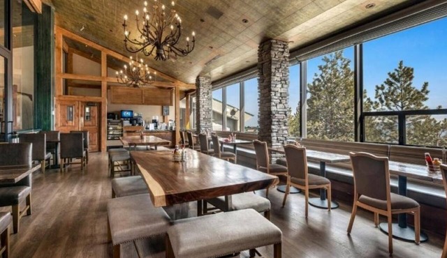 Game-Ready Mountain Villa: 4 Rooms w/Kitchen + Pools, Hot Tubs & Sports Courts