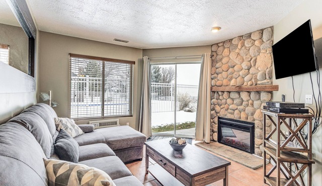 Garden City Condo w/Pool Access by Bear Lake!