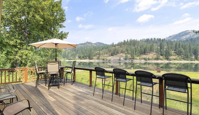 Garden Cottage Getaway on the Pend Oreille River! Pet-Friendly! Water Access!