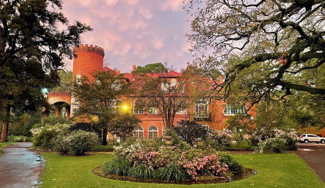 Garden Tower 1bdrm Suite at Layton Castle