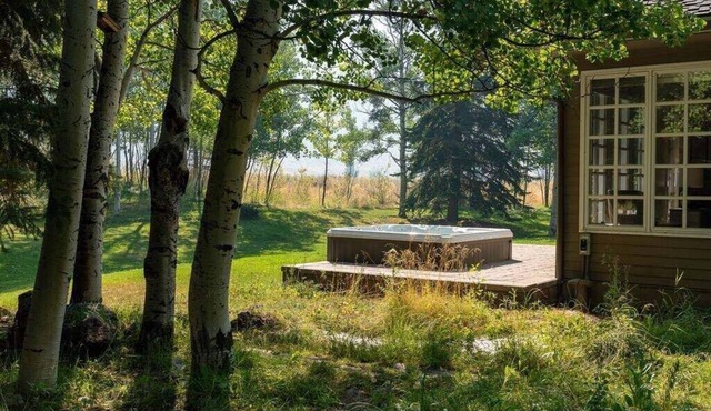 Gimlet Family Home | Close to Lift with Hot Tub!