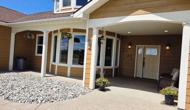 Glacier View Haven - Sleeps 10 - Near Glacier National Park - Family Friendly
