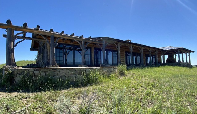 Glass Cottage Overlooking Beartooth Mountain Range