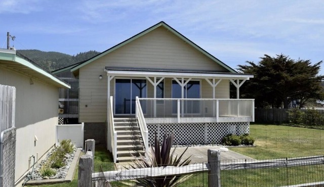Gold Beach Bluff House at Nesika Beach