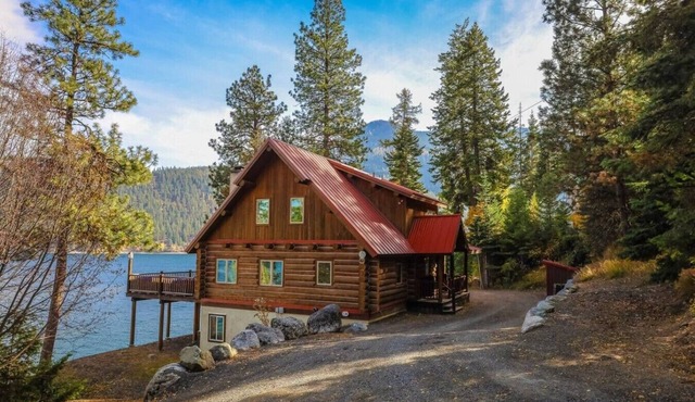 Golden Saddle lakefront log home-Wallowa Lake