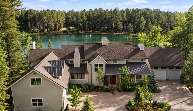 Golf | Chef's Kitchen + Jacuzzi