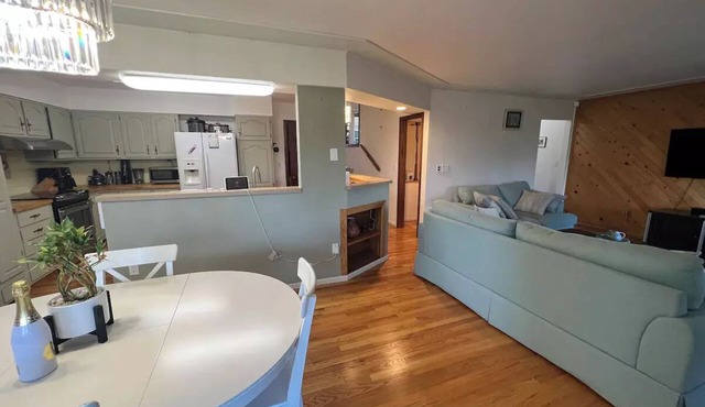 Golf Course Front 2 bedroom house with free wifi and parking