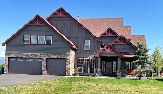 Gorgeous 5+ Bedroom Home w/Hot Tub, Near Tamarack