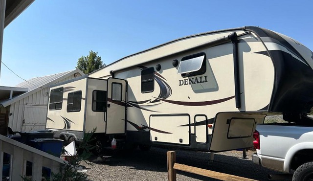 Gorgeous Denali 5th Wheel Delight!