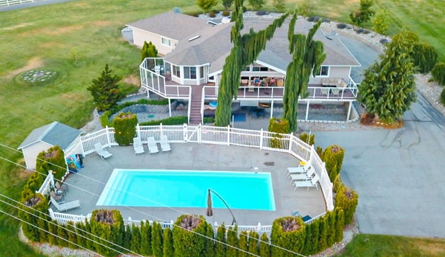 Gorgeous home w/private pool, foosball table, hot tub, huge lawn, & lake views
