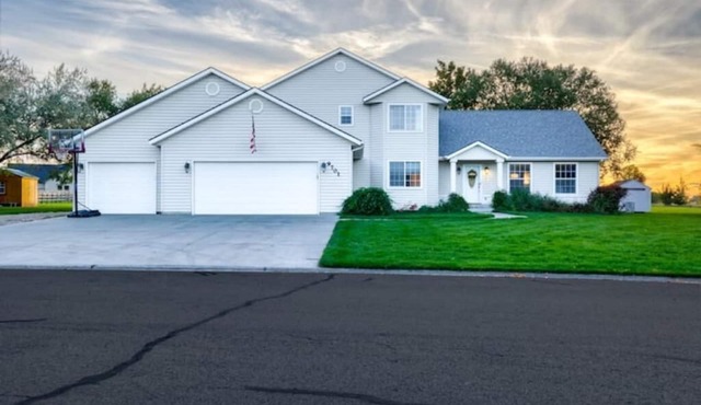 Gorgeous Sunsets ~ Entertain ~ Peaceful ~ 5BR