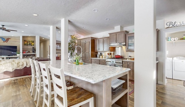 Grand Manor - Near Tamarack and Lake Cascade - AC - Pet friendly - fenced yard - trailer parking