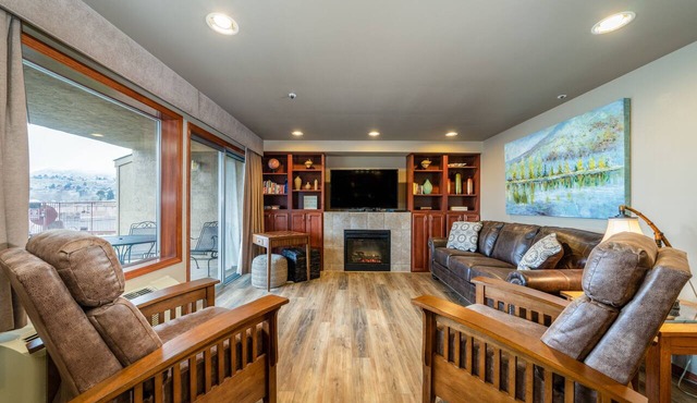GrandView #102, 2-Bedroom Waterfront Condo