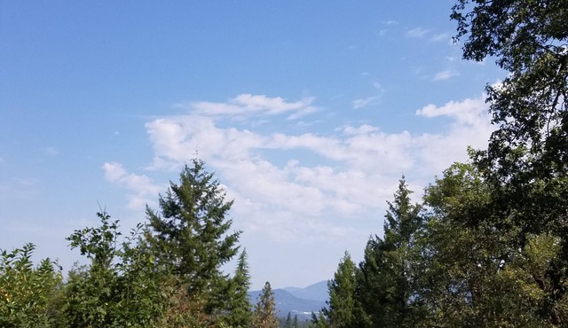 Grants Pass Hillside Retreat w/View Mins from Everything