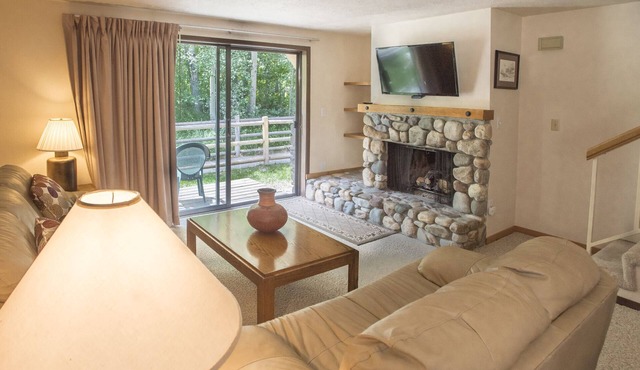 Great 2 bed townhouse. This is the best location in Ketchum!