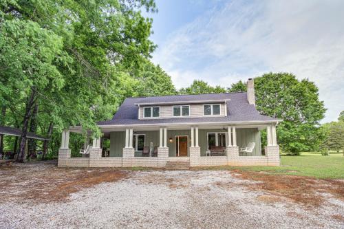 Great for Groups: Family Creekside Home in Loretto