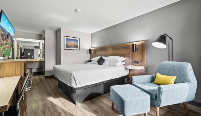Great Relaxing Overnight Stay! Pet-friendly Unit! Close to Pine Nursery Park!