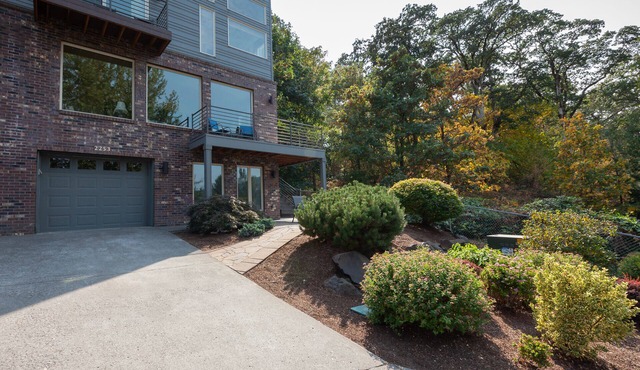 Great spot for a group gathering, Views, Quiet location, hot tub