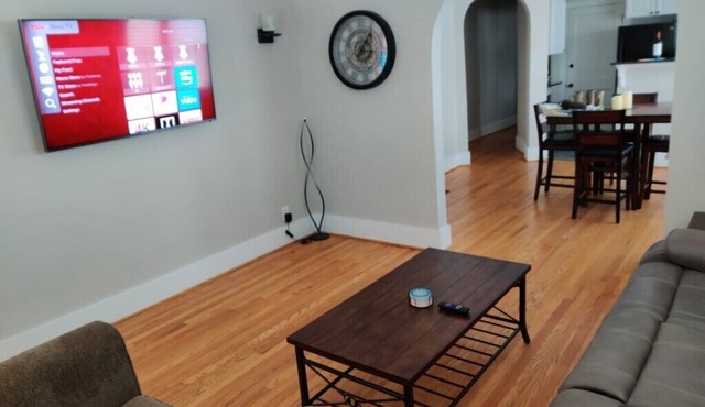 Grosse Pointe Cozy★ ★Downtown Detroit Close