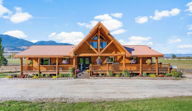 Group Retreat in the Bitterroot Valley w/Hot Tub