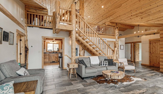 Group Retreat in the Bitterroot Valley w/Hot Tub