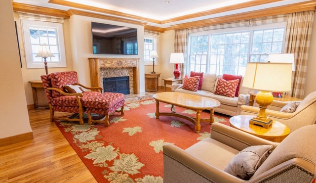 Guest Cottage w/Lake Views, Outdoor Patio & Easy Access to Village Shop & Trail